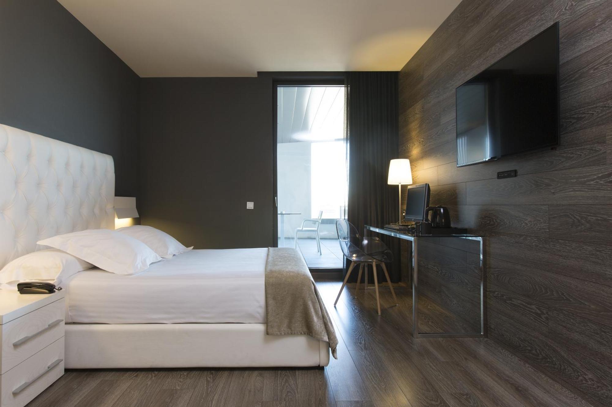 Hotel SB Plaza Europa L'Hospitalet de Llobregat Esterno foto